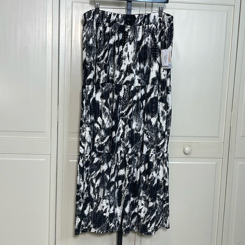 LuLaRoe Women’s Poppy Size 2XL Black & White Eyelet layer Tiered Skirt NWT